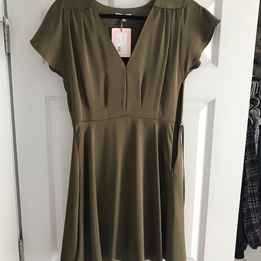 Black swan silk dress. Great for fall wedding!